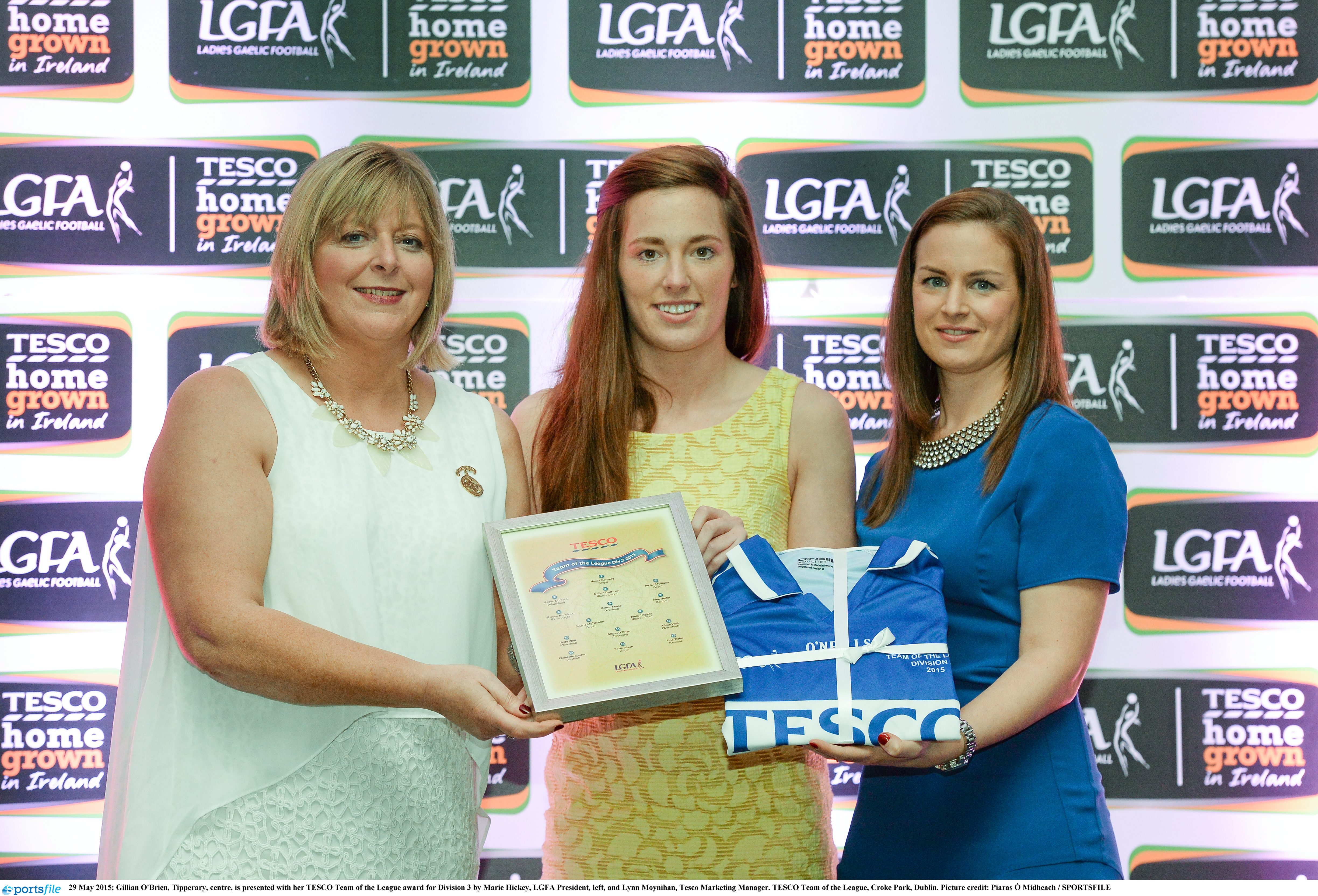 29 May 2015; Gillian O'Brien, Tipperary, centre, is presented with her TESCO Team of the League award for Division 3 by Marie Hickey, LGFA President, left, and Lynn Moynihan, Tesco Marketing Manager. TESCO Team of the League, Croke Park, Dublin. Picture credit: Piaras Ó Mídheach / SPORTSFILE