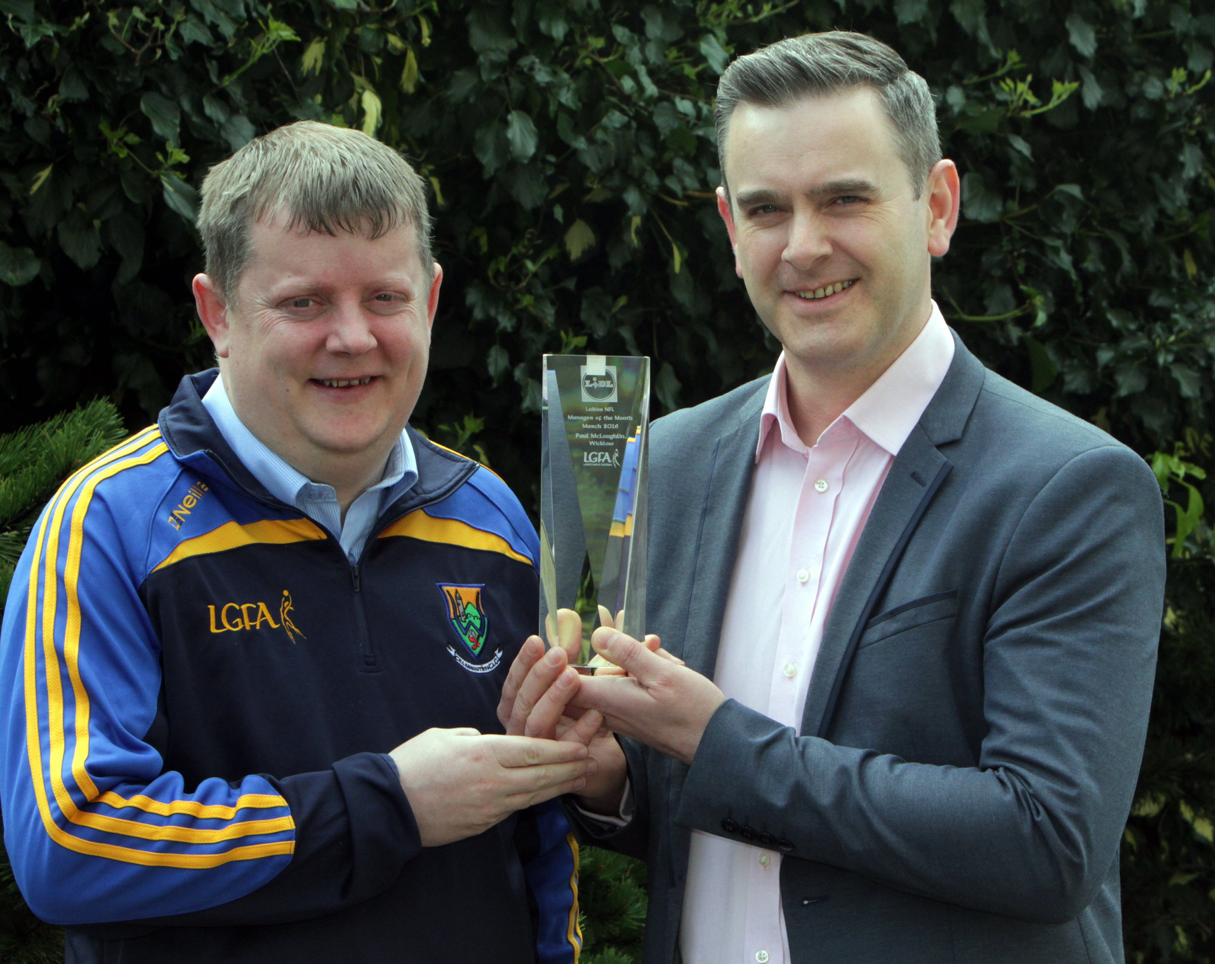 PIC OF LTOR, PAUL MC LOUGHLIN MANAGER OF WICKLOW LADIES GAA TEAM RECEIVING THE LGFA MANAGER OF THE MONTH AWARD FOR MARCH , FROM MR AIDAN FLEMING LIDL IRELAND . PIC JIM WALPOLE STAR 12/04/2016